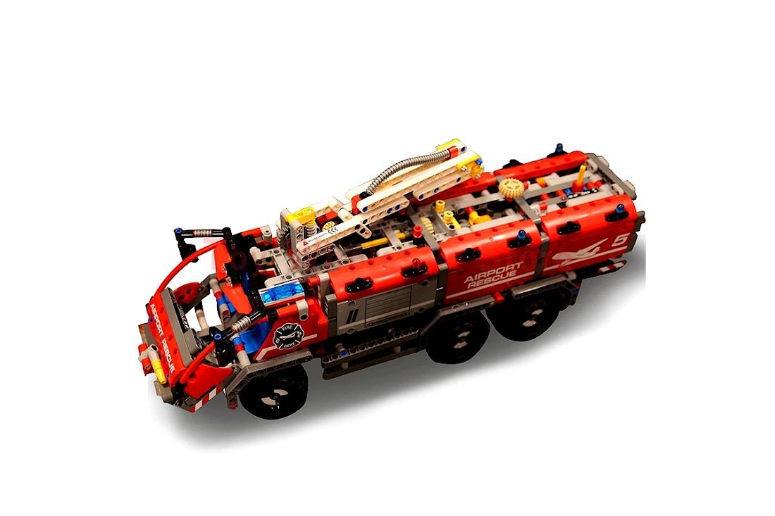 Конструктор LEPIN 20042 Автомобиль спасательной службы