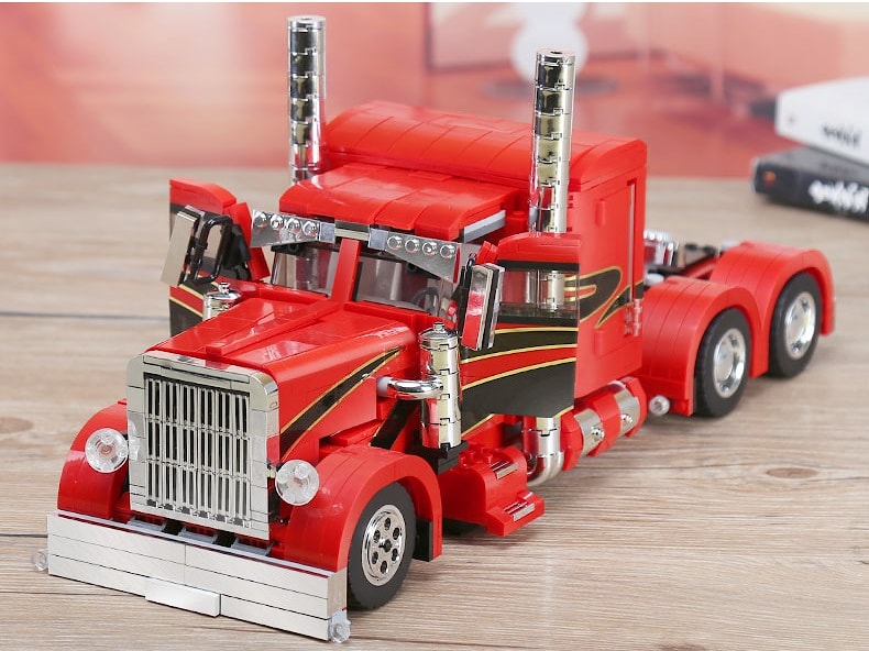 Конструктор XINGBAO XB-03012 MOC Красный грузовик Red Monster